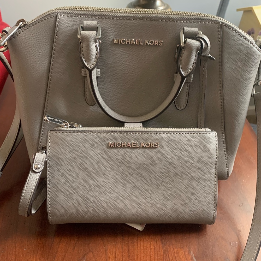 Michael Kors Purse and matching wallet